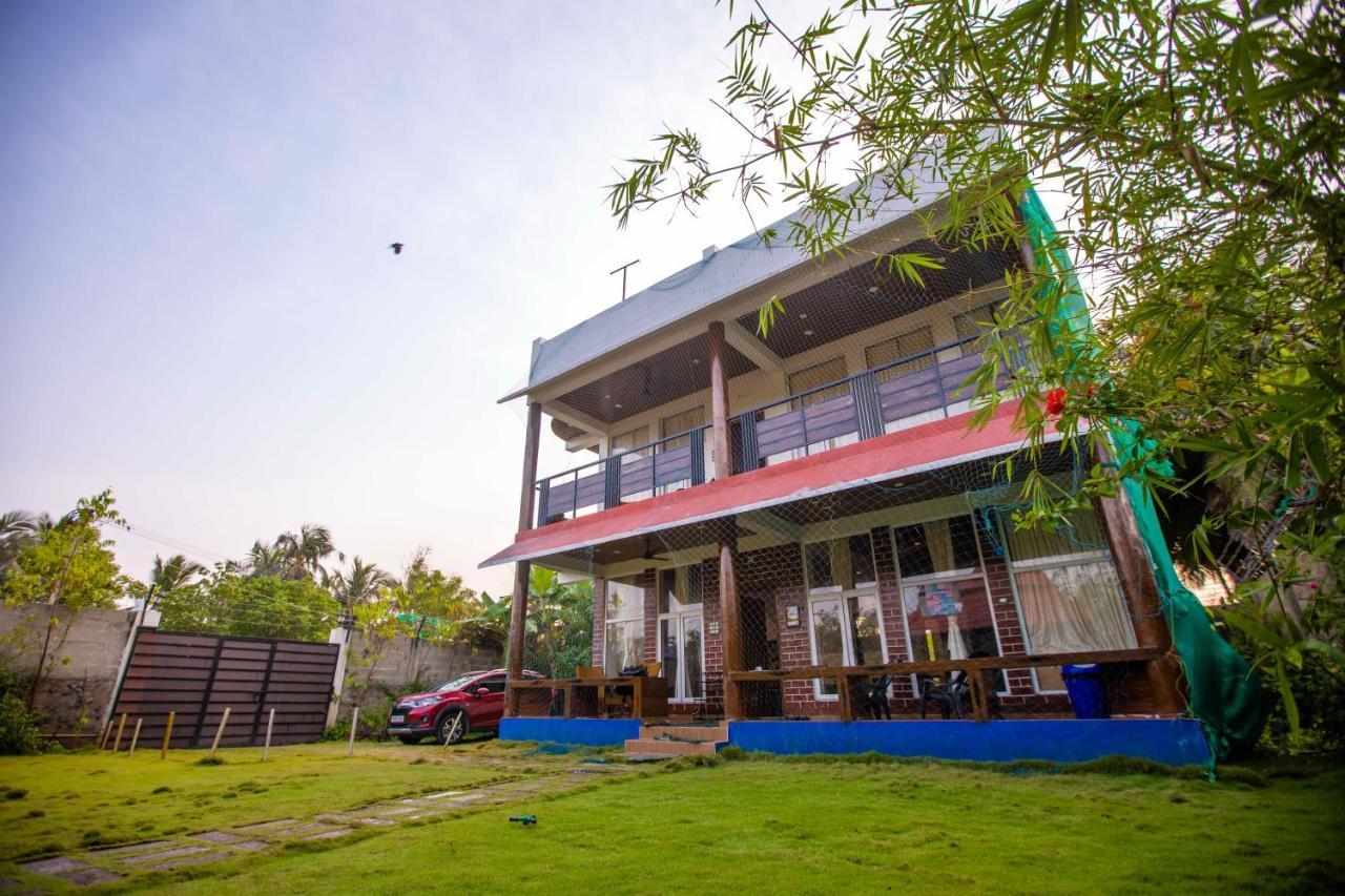 Waves Beach House Puduccseri Kültér fotó