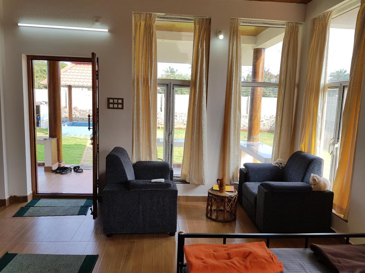 Waves Beach House Puduccseri Kültér fotó
