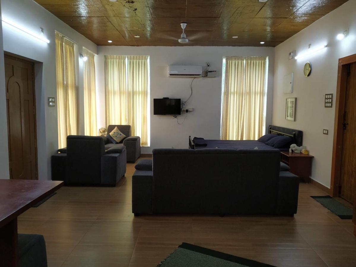 Waves Beach House Puduccseri Kültér fotó