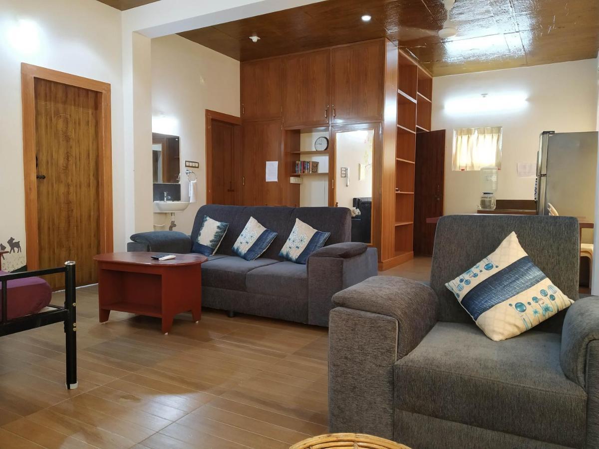 Waves Beach House Puduccseri Kültér fotó